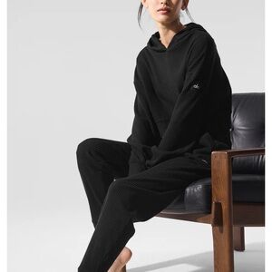Alo yoga muse set in black